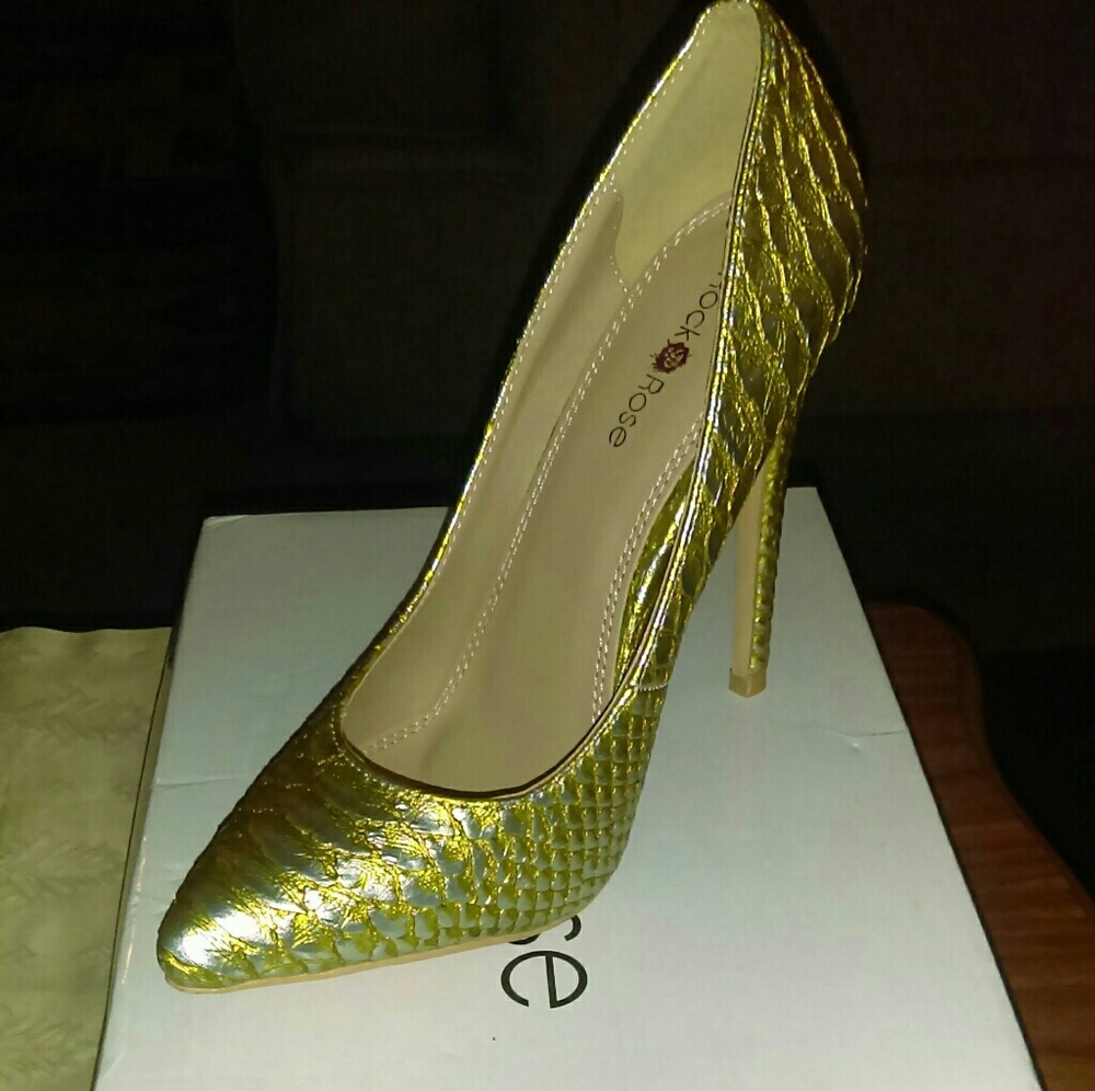 Golden Girlyy Girlz Pump